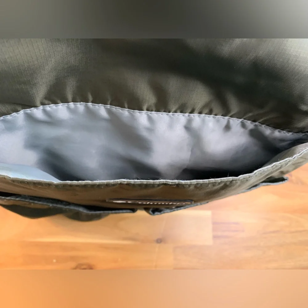 Columbia Diaper/ Messenger Bag| Hunter Green - Picture 5 of 16
